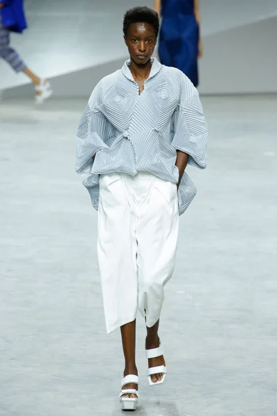 Look 28